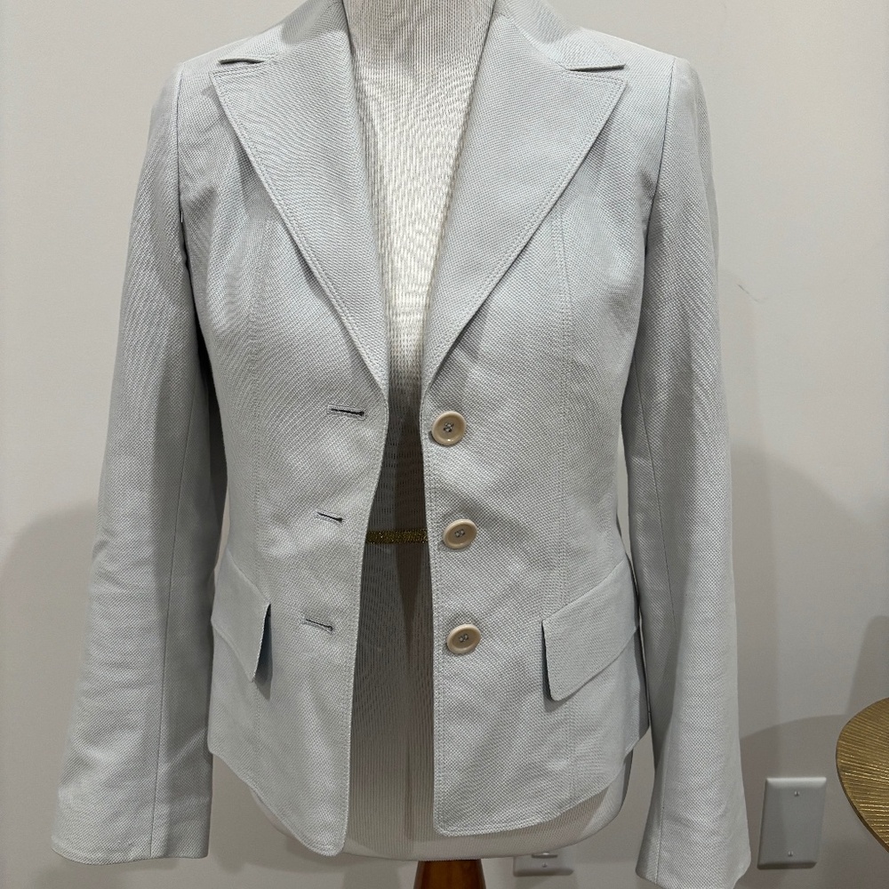 Gorgeous Ann Taylor cotton 3 button blazer  size 4
